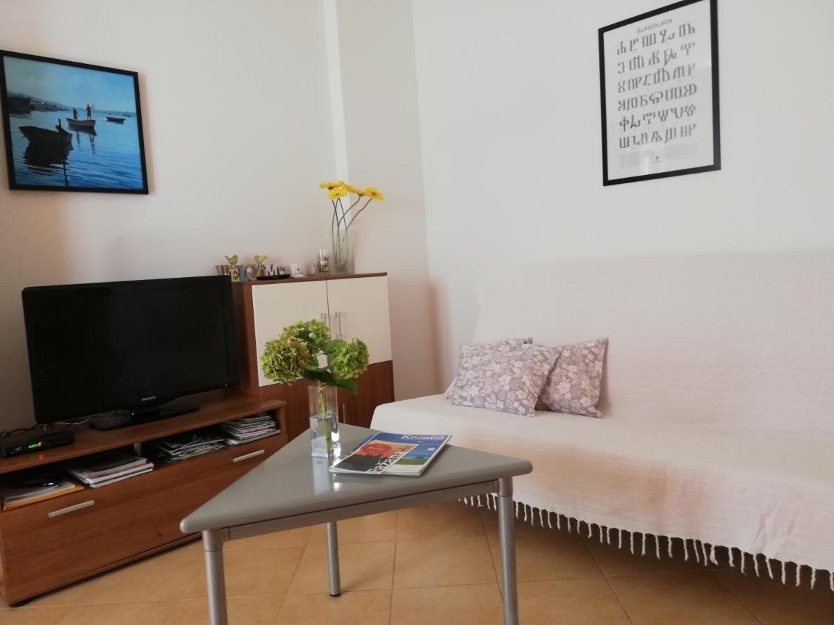 Apartment Suzy With Private Parking Fažana Exterior foto